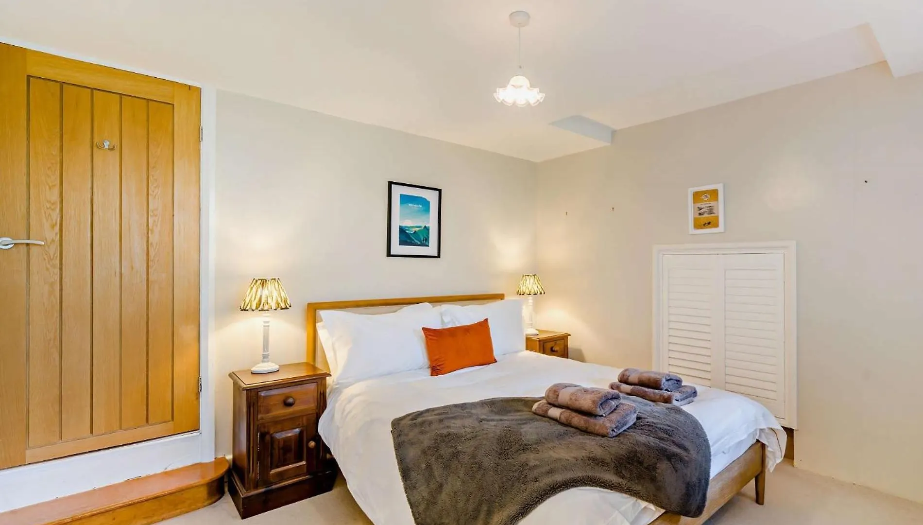 6 Bed In Martindale 95344 *