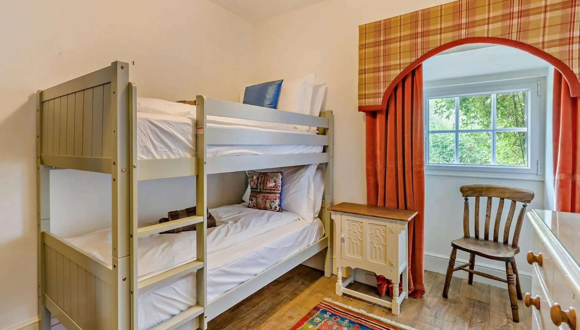 6 Bed In Martindale 95344 Паттердейл