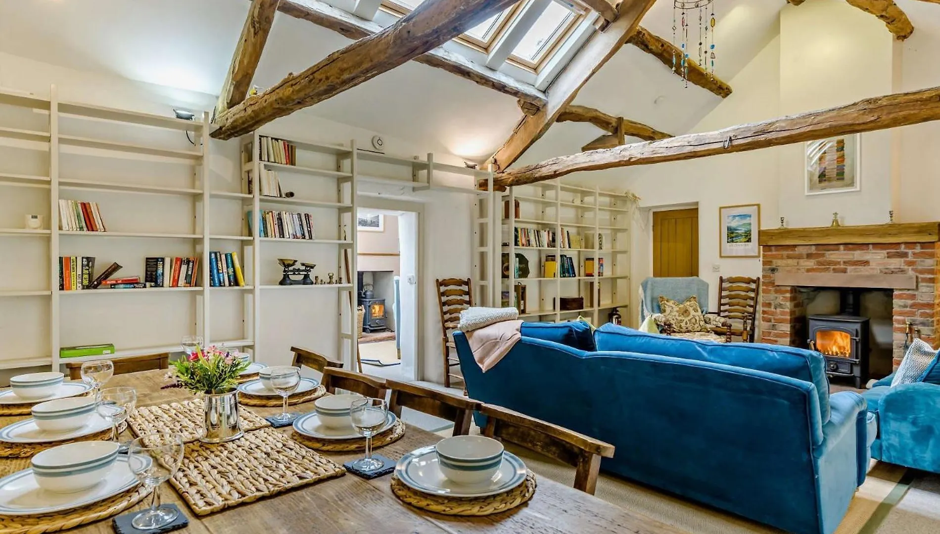 6 Bed In Martindale 95344
