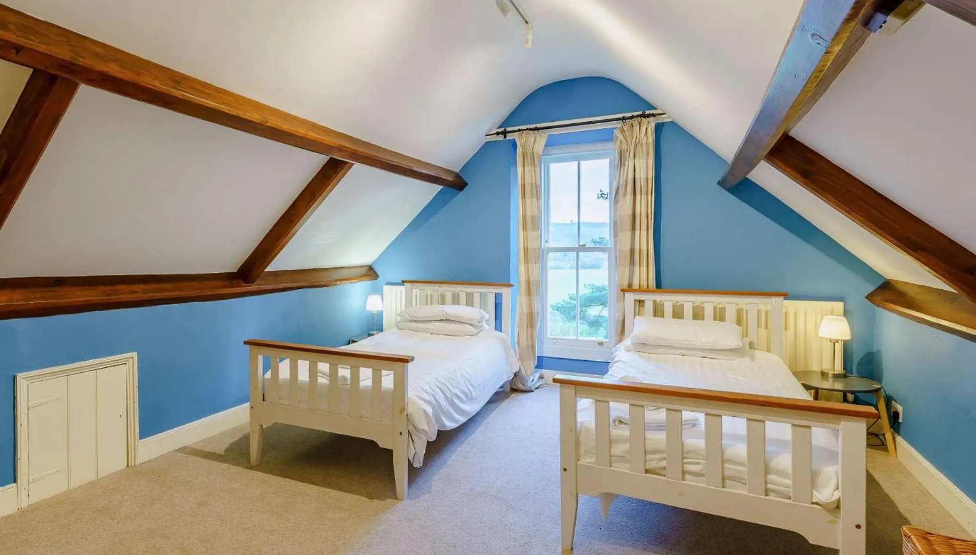 4 Bed In Village Llh03 *