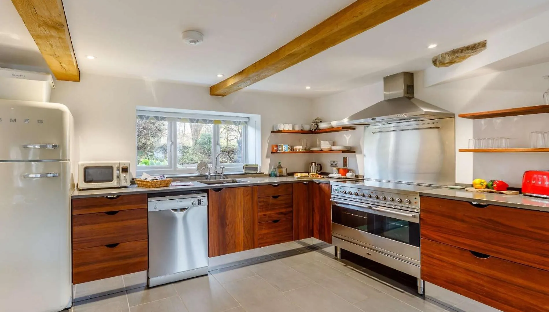 3 Bed In 86087