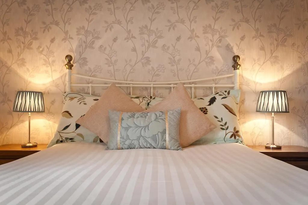 Guest house Leonards Field House 4*