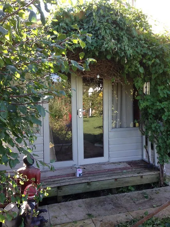 Bed & Breakfast Rebels Hide 3*