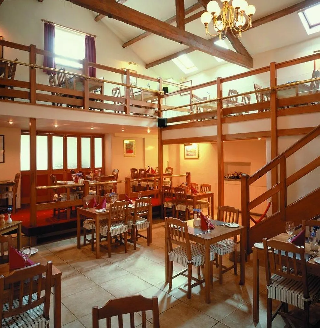 Whoop Hall Hotel&leisure Killington Lake
