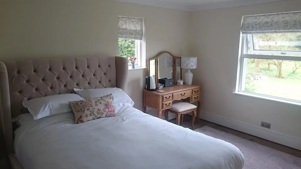 West Vale Country House *