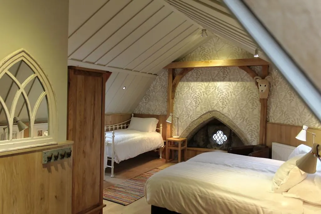 Lumely Fee Bunkhouse Aparthotel 3*
