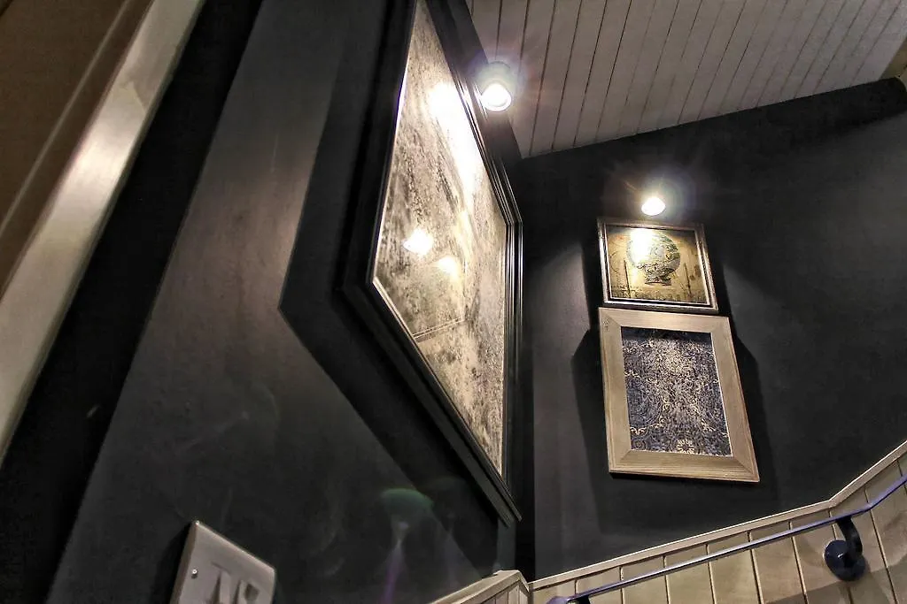 Lumely Fee Bunkhouse Aparthotel