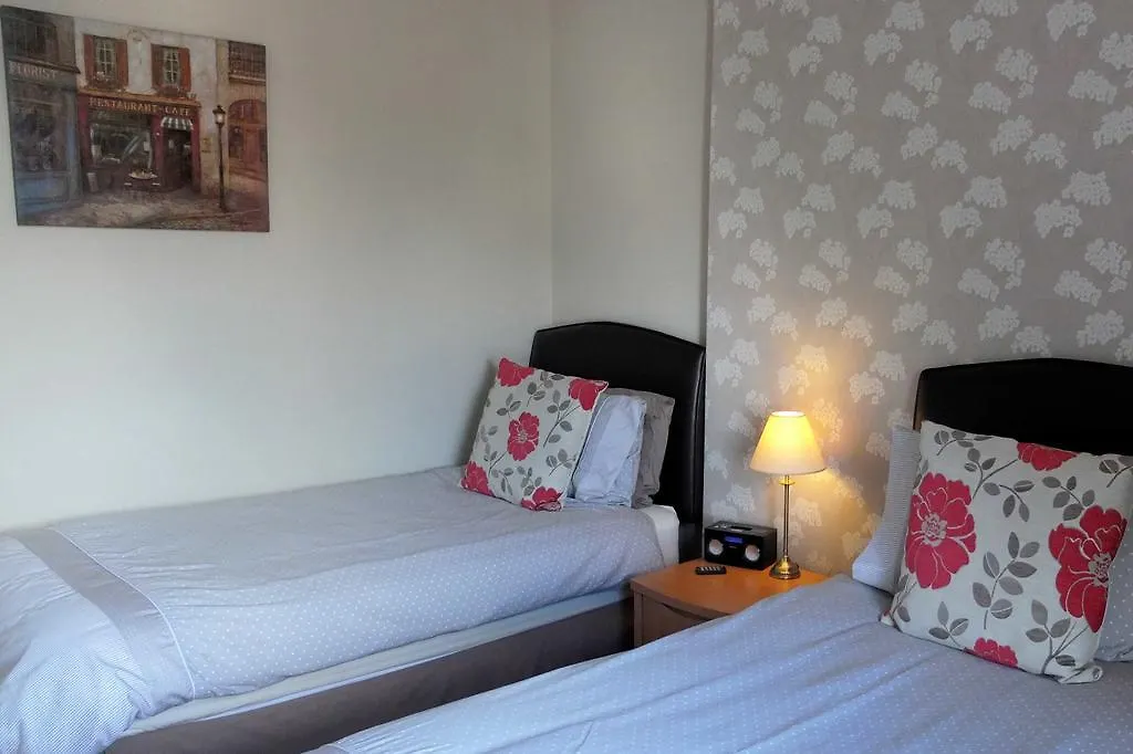 Bed & Breakfast @edengate 4*