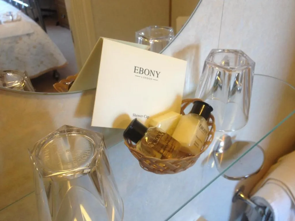 Acorn House 4*
