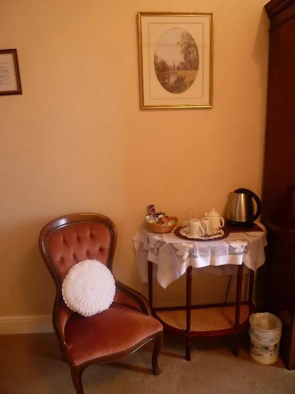Acorn House 4*