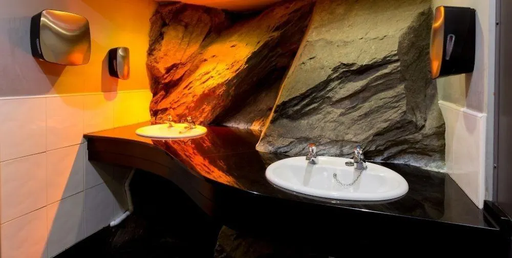 Badger Bar Oda ve Kahvaltı 3*