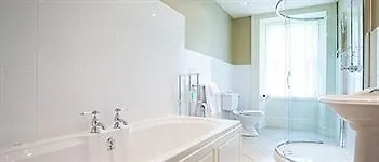 Overwater Hall 바센스웨이트