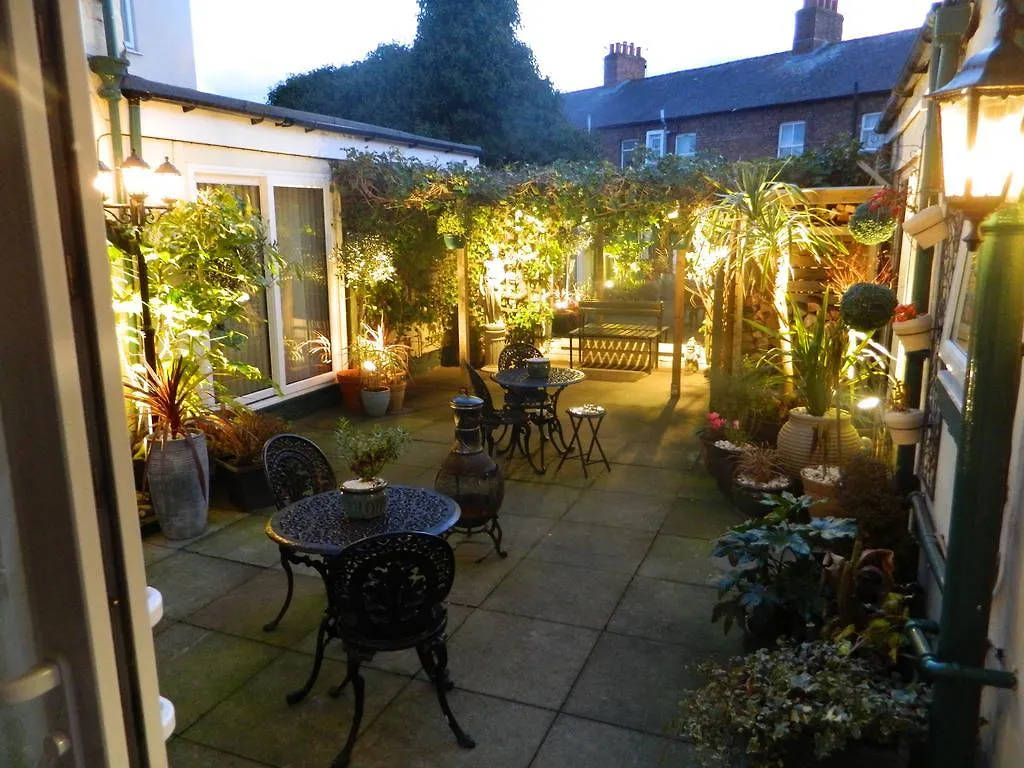 Abbey Court 2*