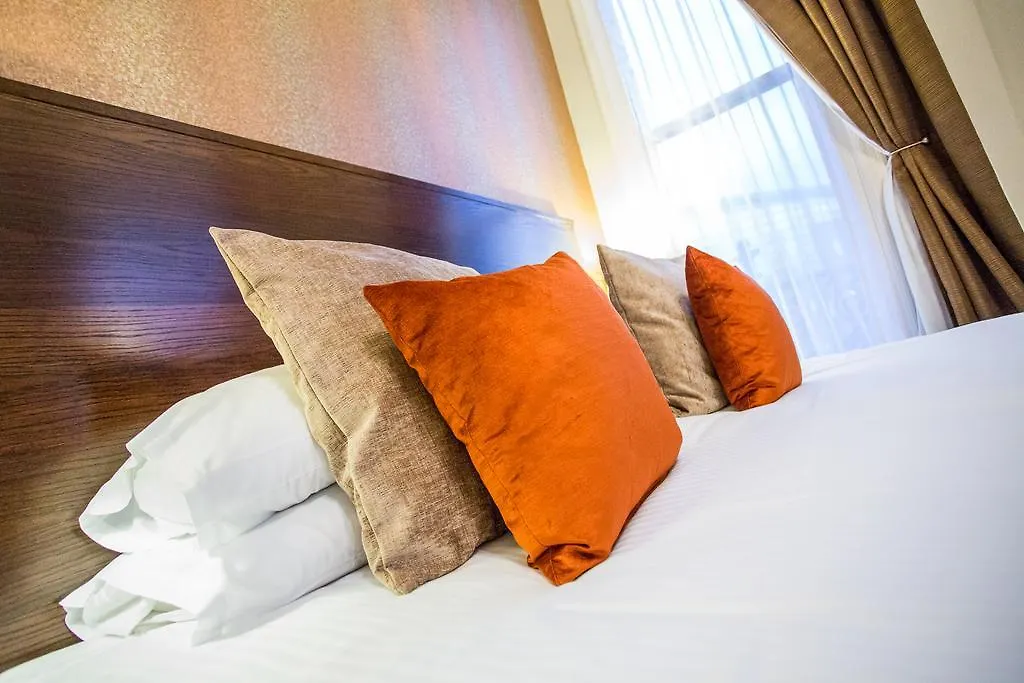 The Duke Of Edinburgh & Bar Hotel 4*