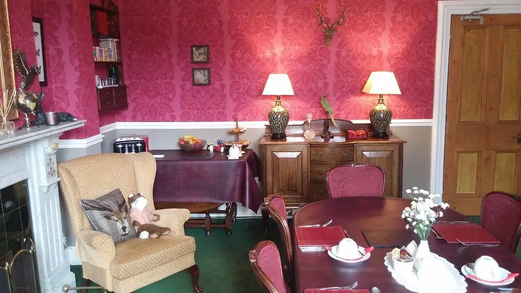 Warwick 3* Carlisle (Cumbria)