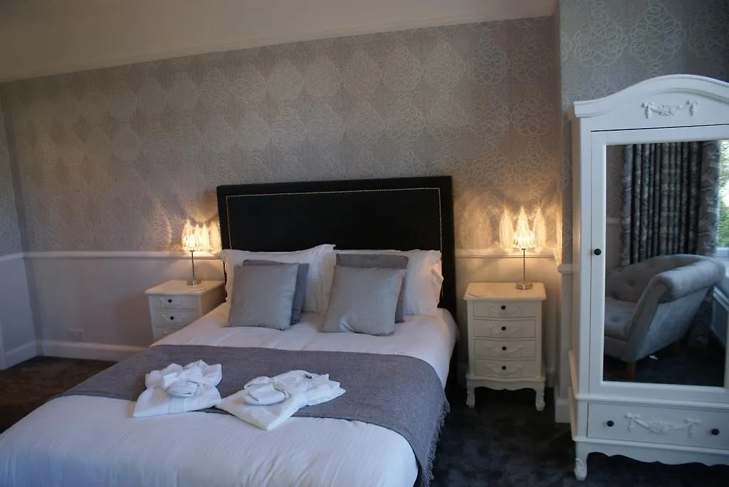 Konukevi The Coppice - Including Off-site Health Club 4*