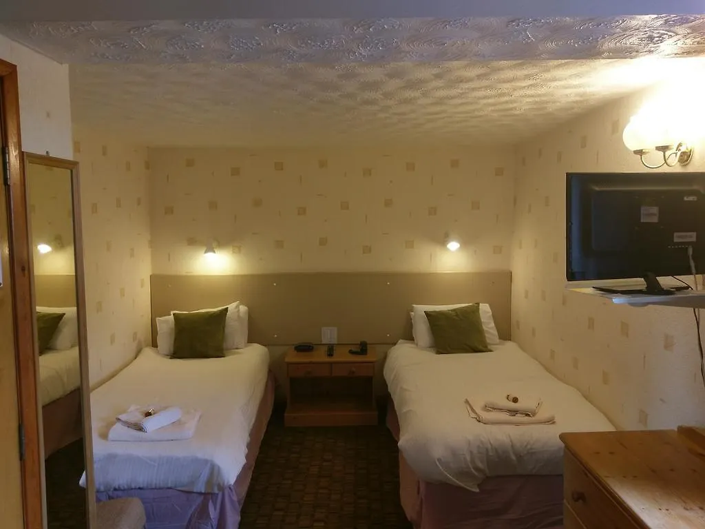 Hall Hotel 3*