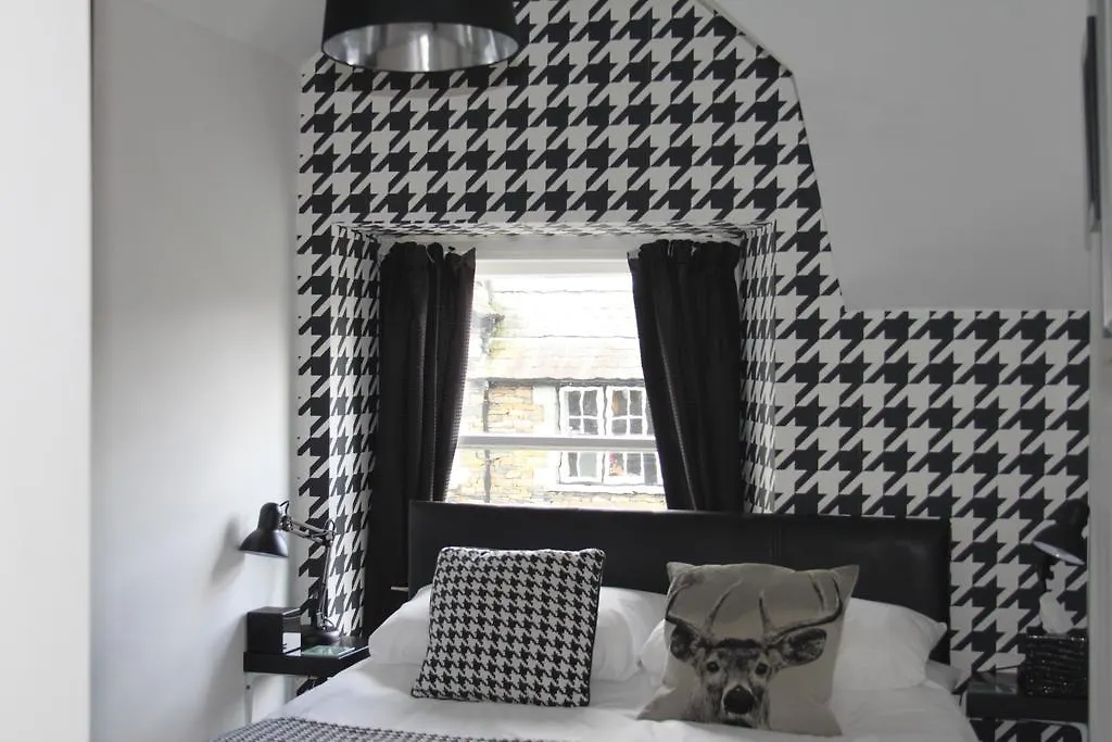 The Lakes Bed & Breakfast 2*