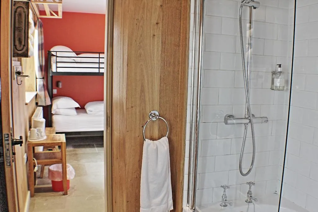 Lumely Fee Bunkhouse Aparthotel 3*