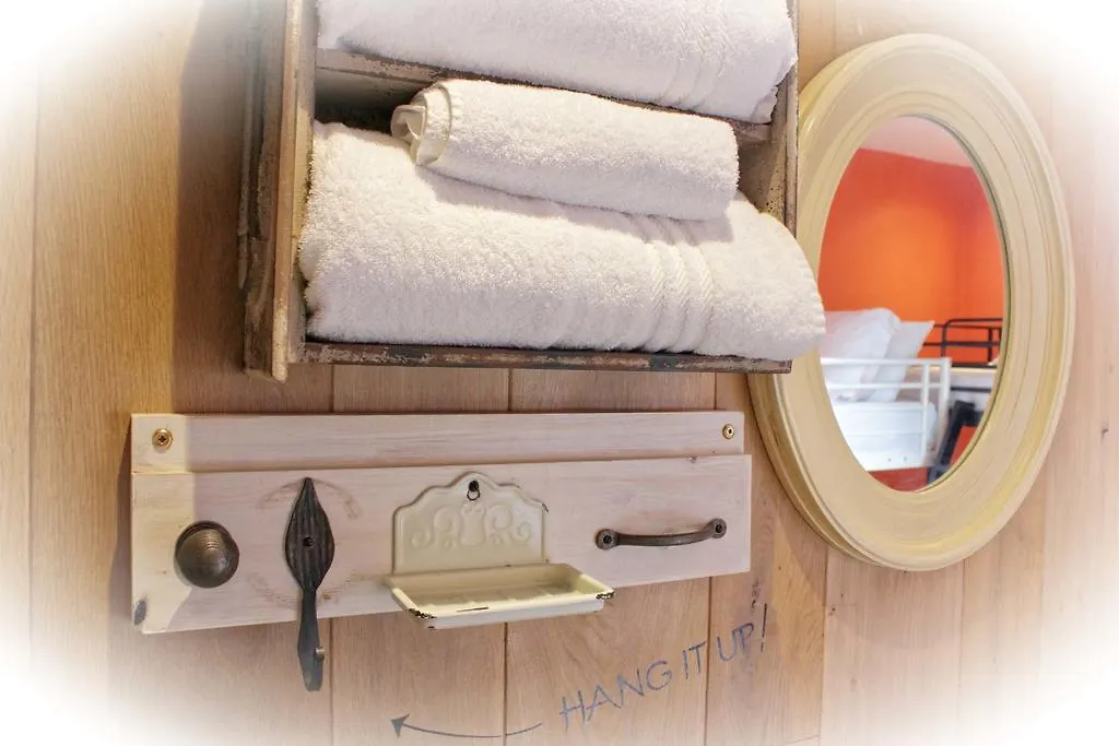 Aparthotel Lumely Fee Bunkhouse