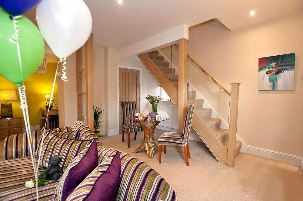 Boutique & Hot Tubs Hotel 4*