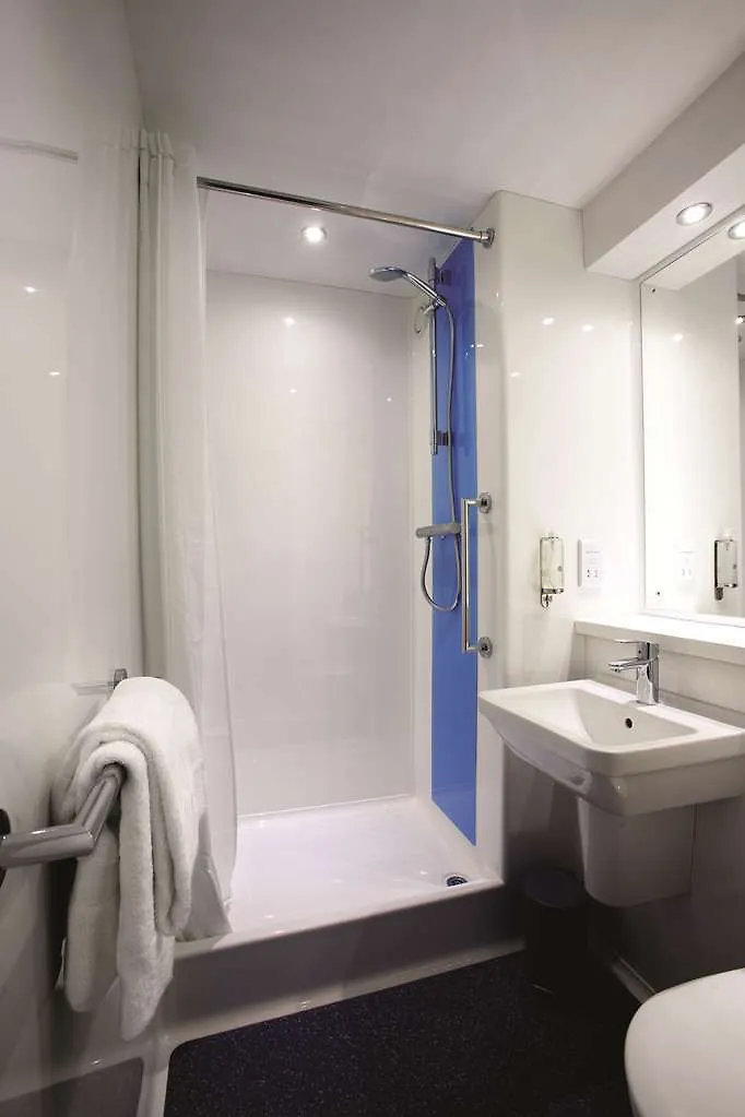 Travelodge Hotel 3*