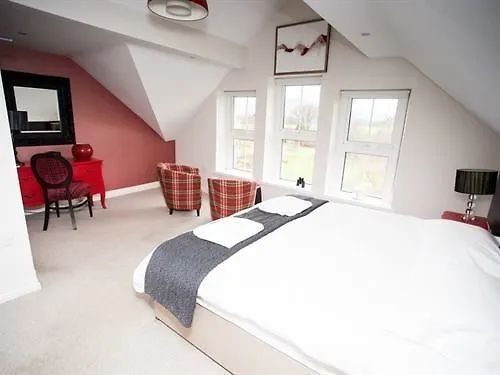 Lakeside House 4*