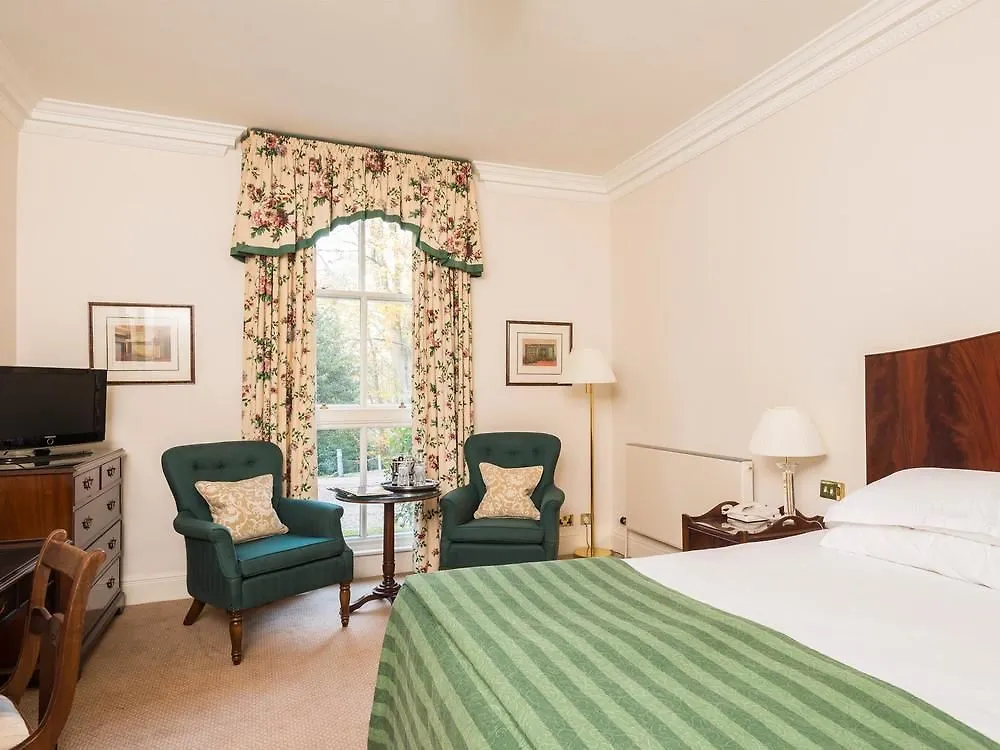 Macdonald Leeming House 4*