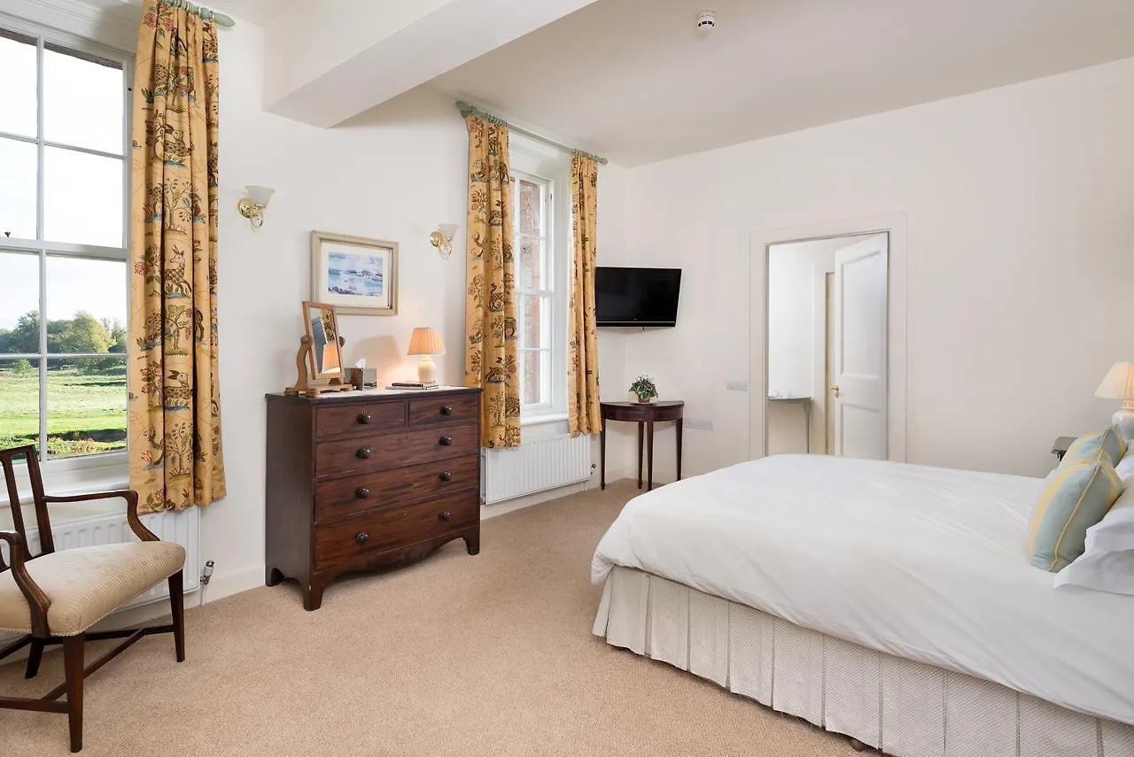 Warwick Hall Отель типа 