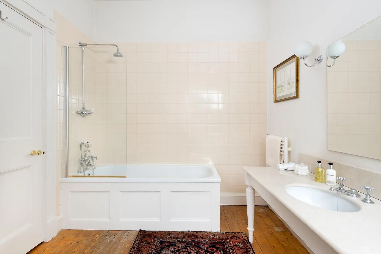 Warwick Hall 3* Карлайл