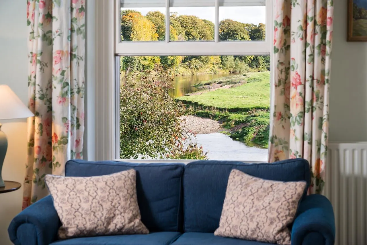 Warwick Hall 3*