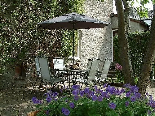 Bed & Breakfast College House
