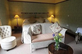 Cedar Manor Country house