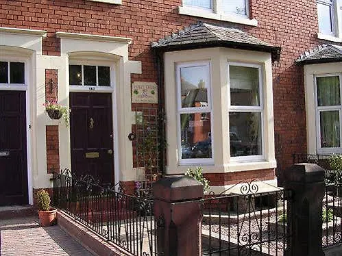 Holly Trees Hotel 4*