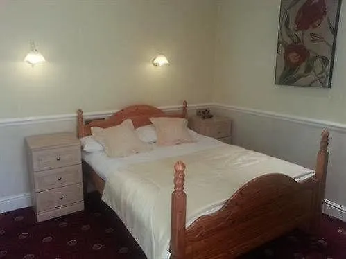 Manor House Hotel 3*