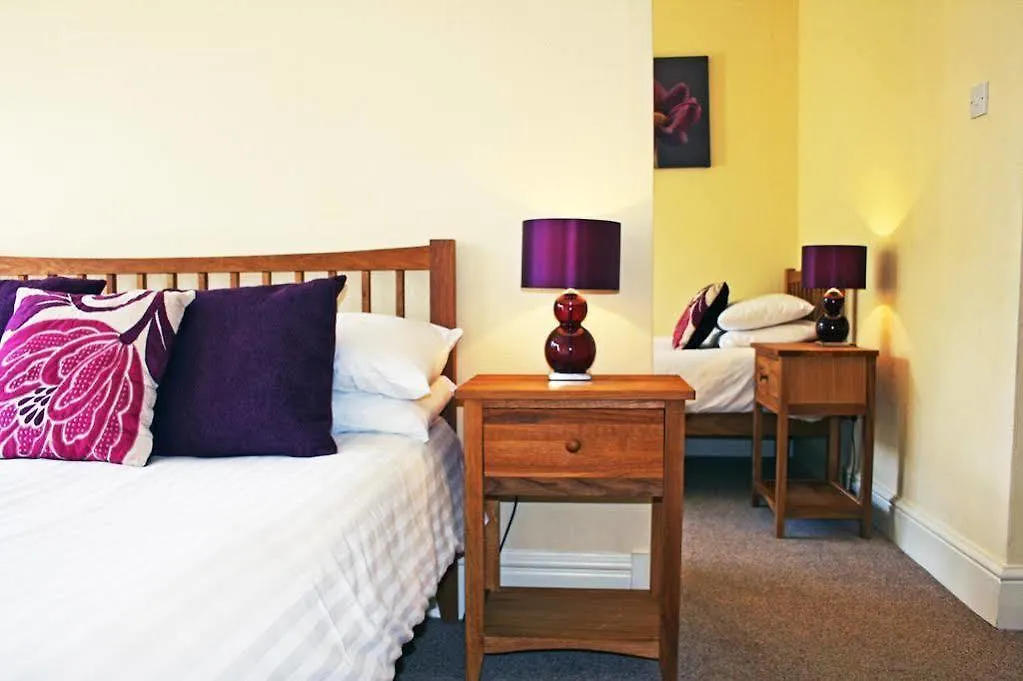 Claremont House 4*