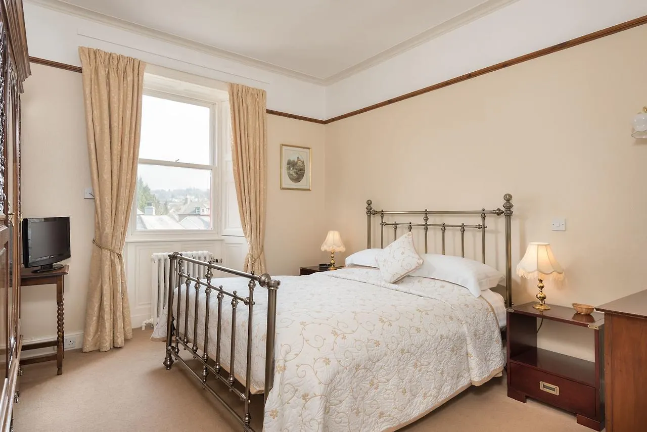 Acorn House 4*