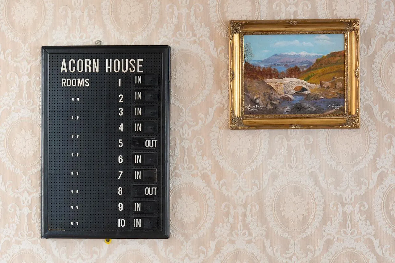 Acorn House 4*