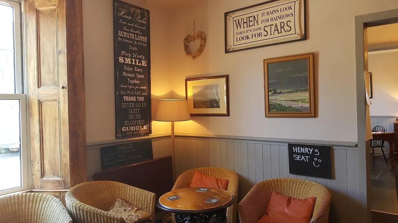 Bed & Breakfast The Ship 3*