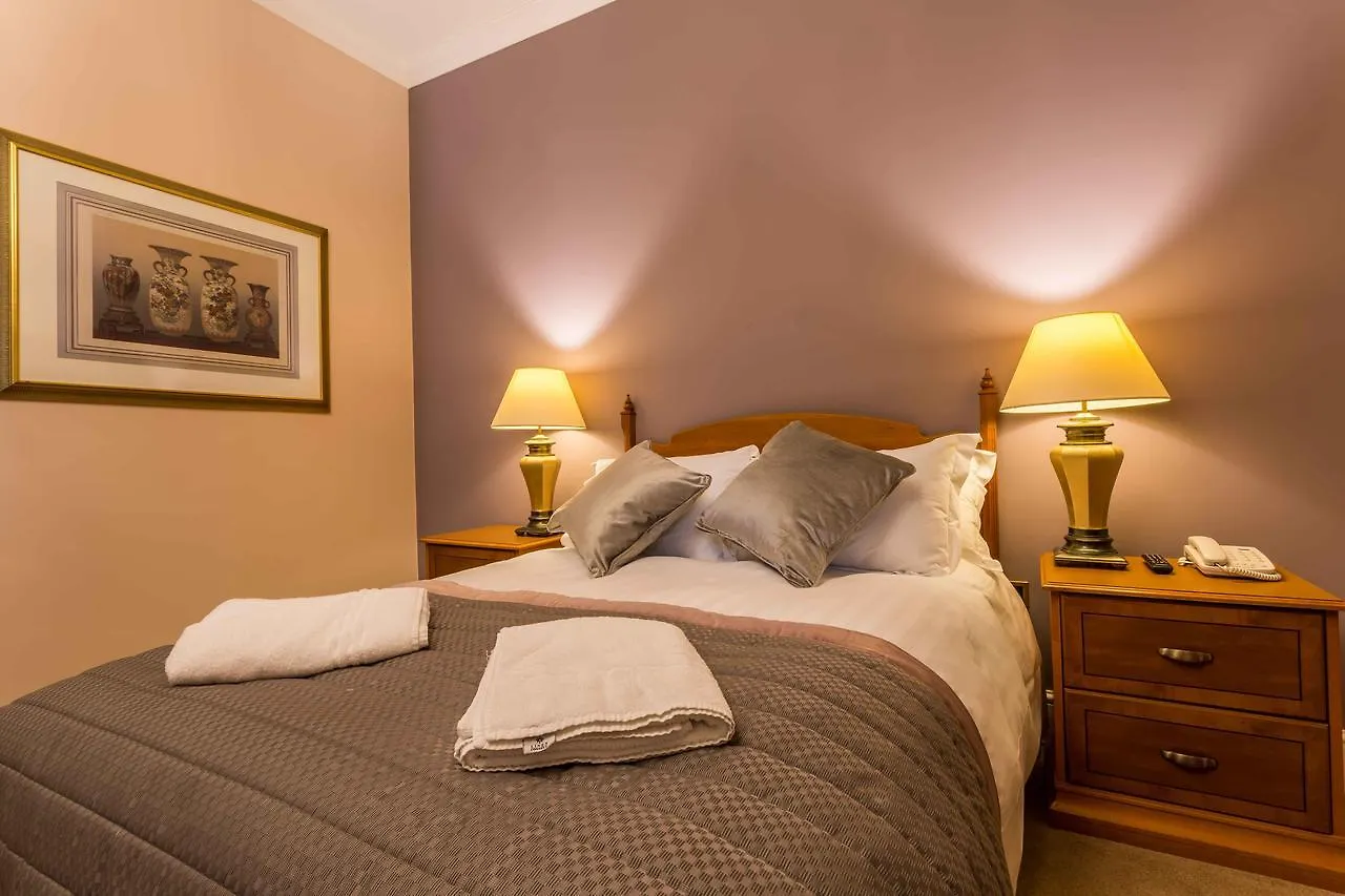 The 4* Levens