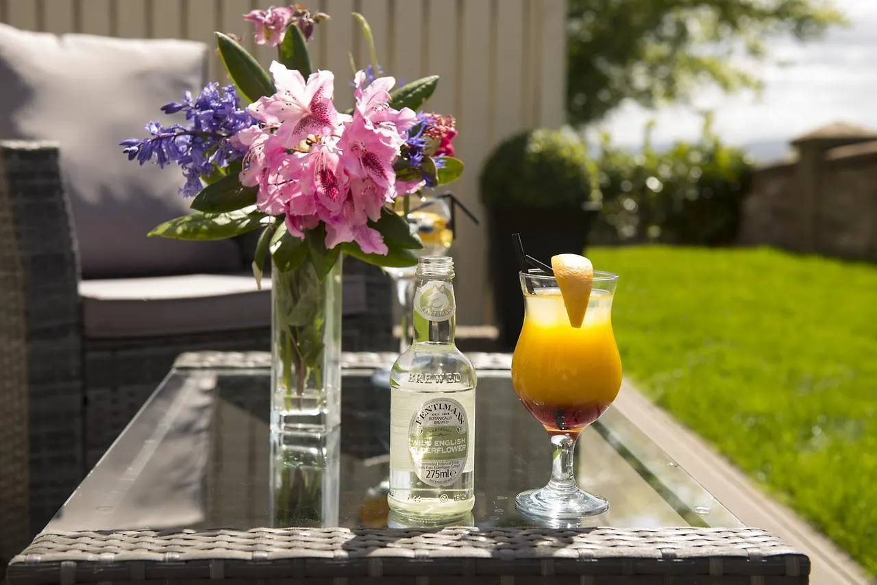 Roundthorn & Luxury بنريث