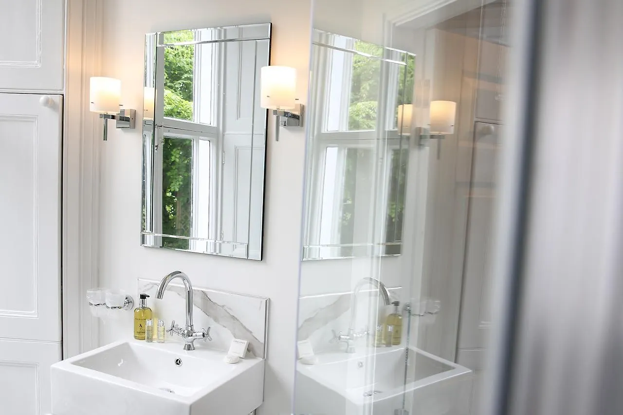 Latimer House Гостевой дом 4*