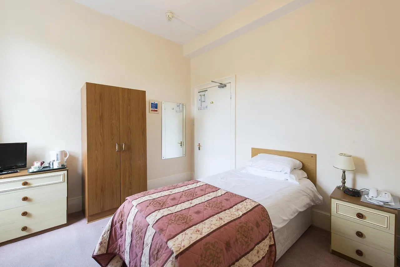 Gilsland Hall 2*