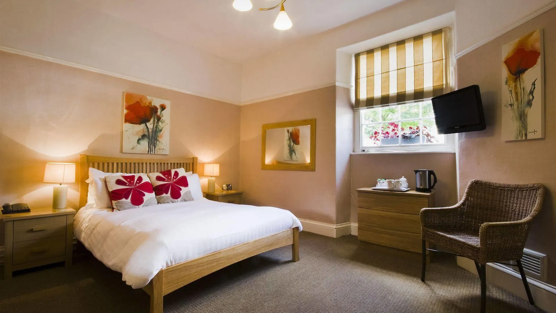 Tweedies Bar And Hotel 3*