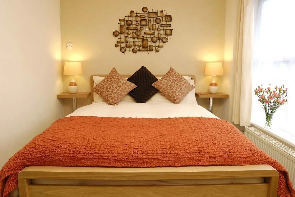 Thornbank House Offering Breakfast And With Free Off Site Health Club Gasthuis