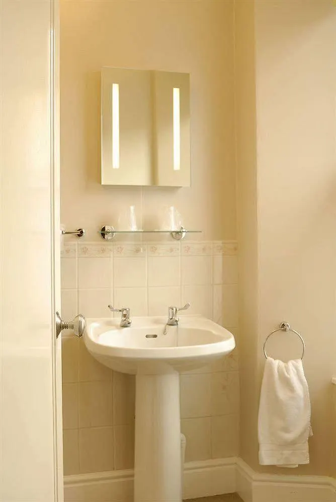 Thornbank House Offering Breakfast And With Free Off Site Health Club 4* Windermere
