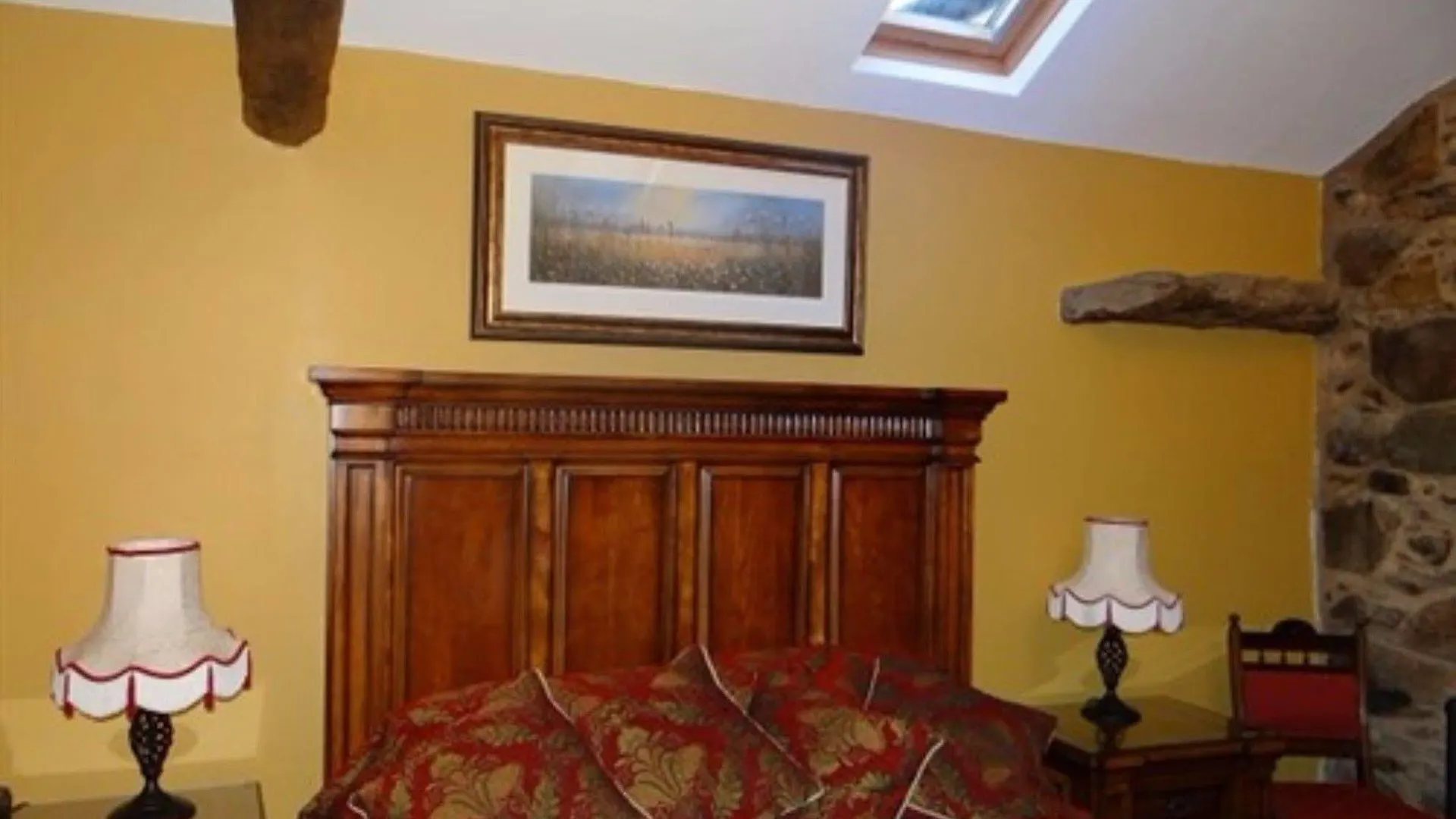 The Wayside And Whisky Barn 4*