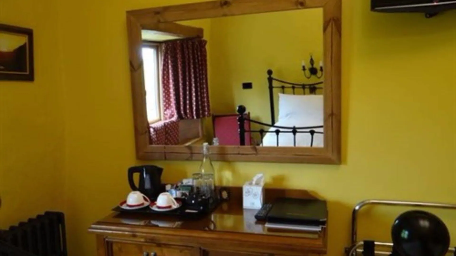 The Wayside And Whisky Barn 4* Whitbeck