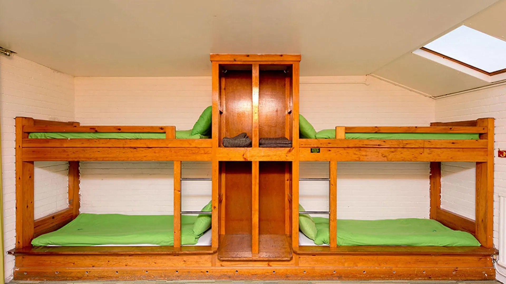 Yha Hostel *