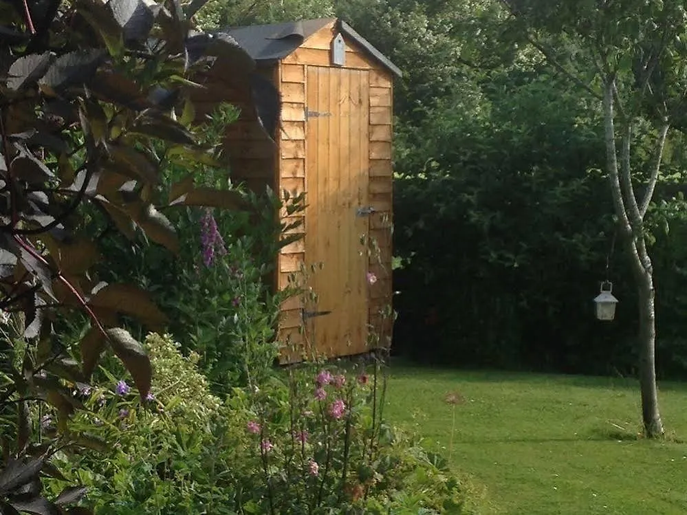 Bed & Breakfast Rebels Hide 3*